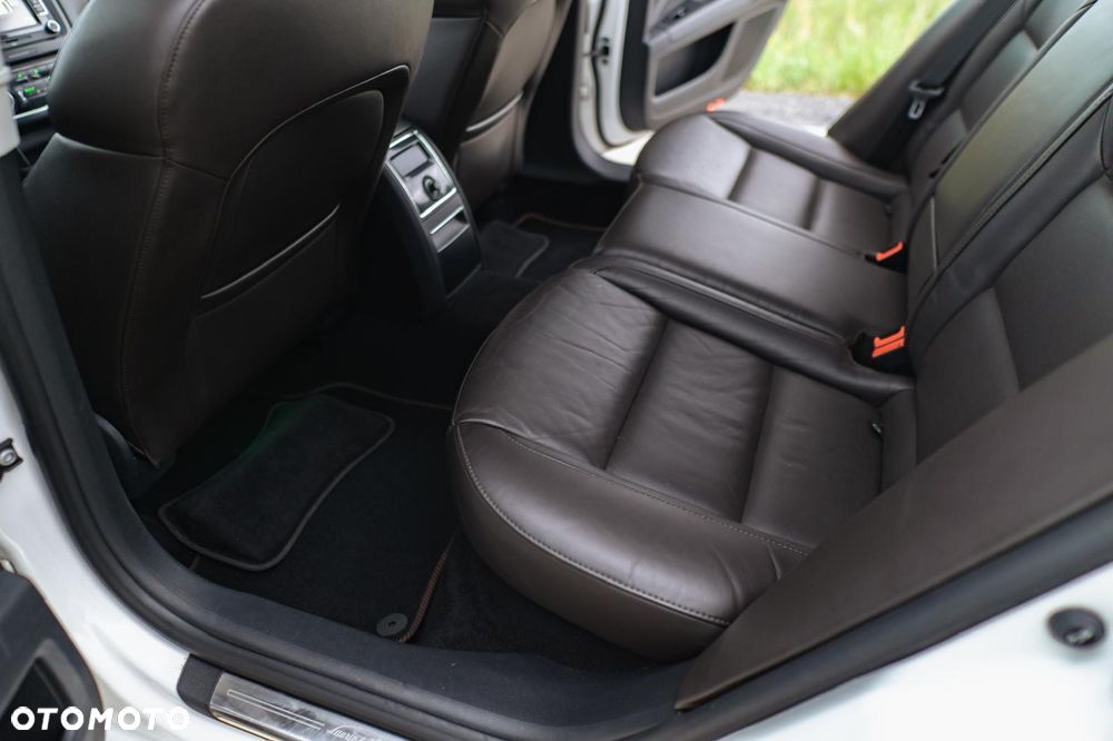 Skoda Superb 2.0 TDI L&K DSG - 31