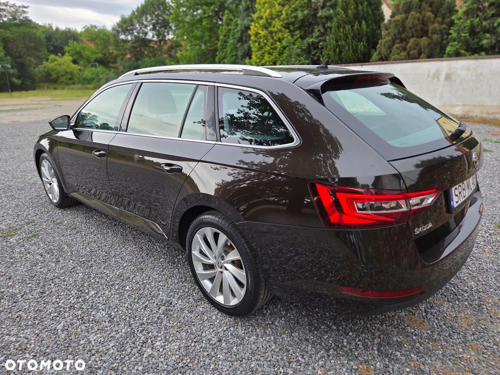 Skoda Superb 2.0 TDI Style DSG - 10