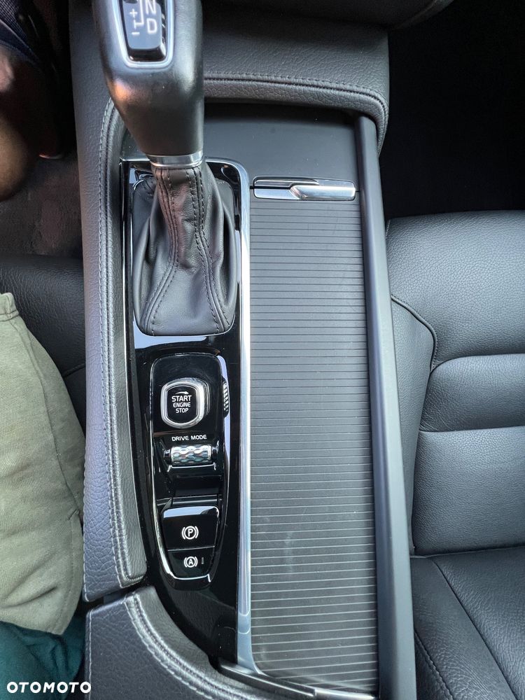 Volvo V90 D3 Geartronic Momentum Pro - 29