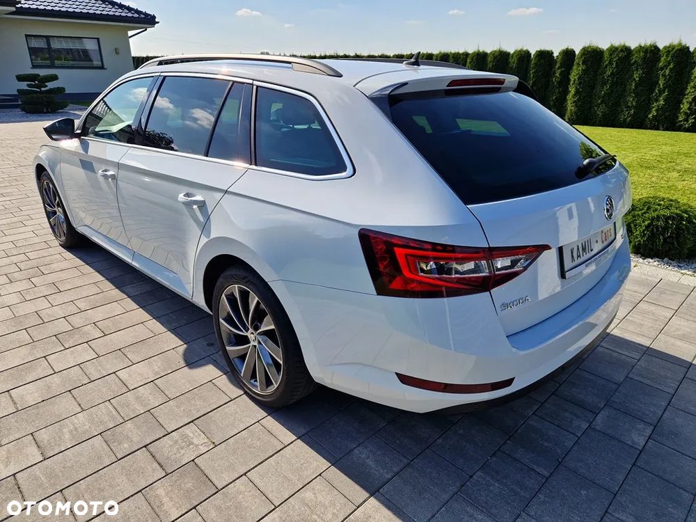 Skoda Superb Combi 2.0 TDI DSG SportLine - 6