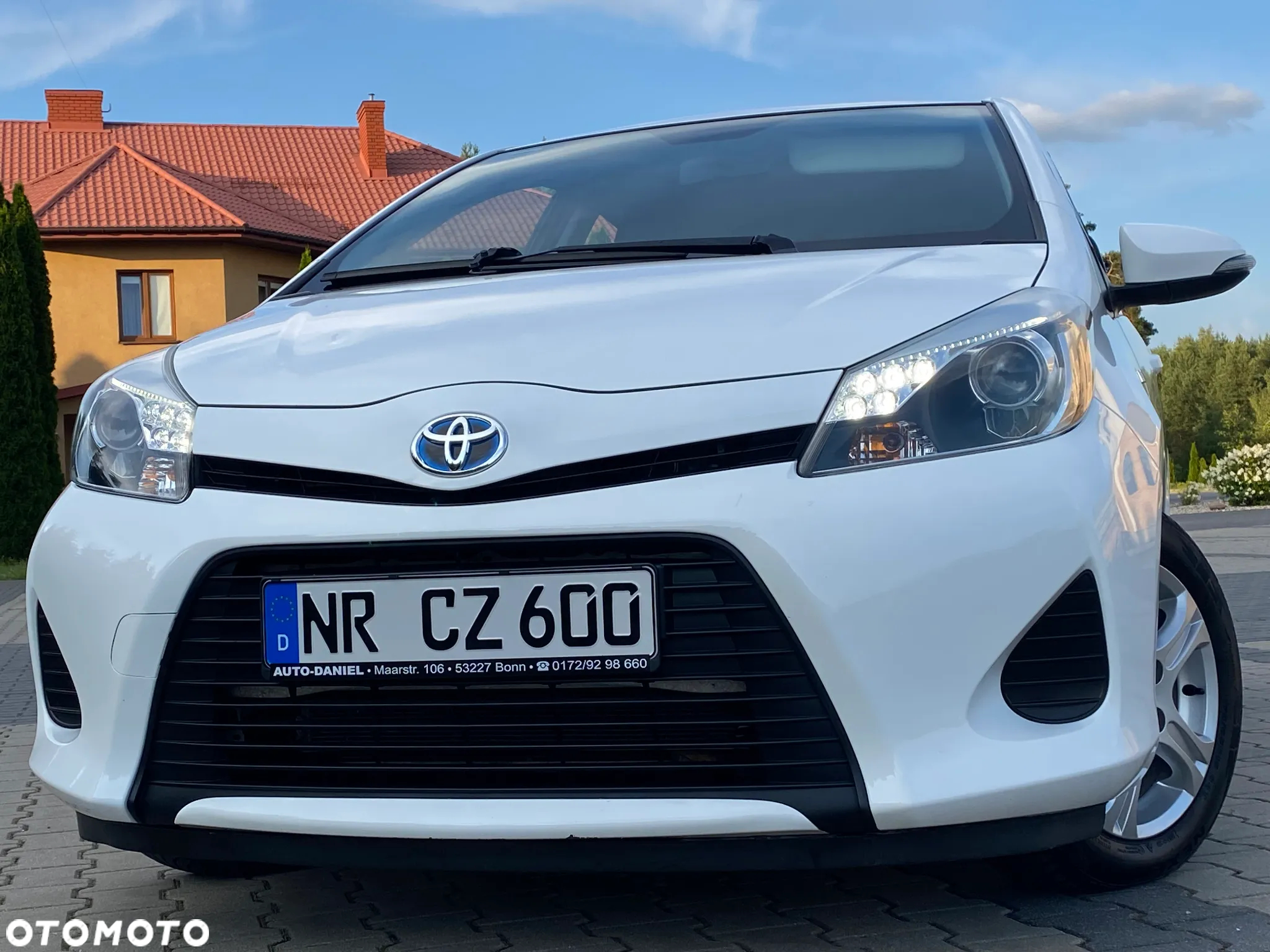 Toyota Yaris Hybrid 100 Premium - 3