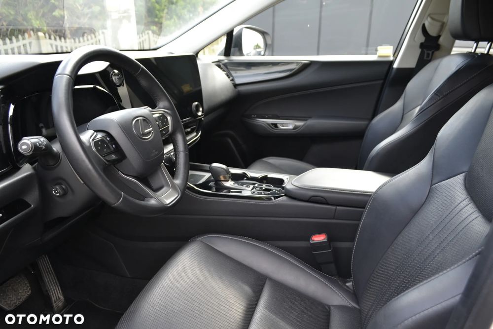 Lexus NX 350h Business AWD - 25