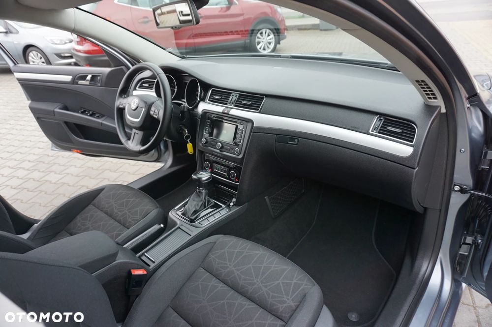 Skoda Superb 2.0 TDI DSG FAMILY - 24