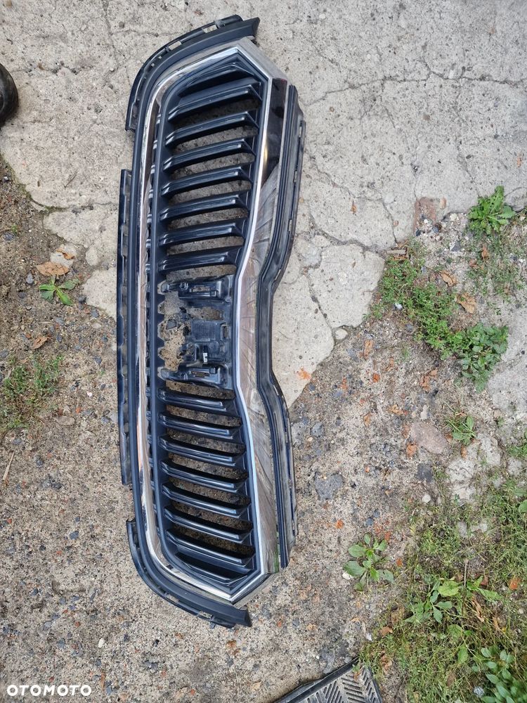 Atrapa grill  skoda  octavia IV - 2
