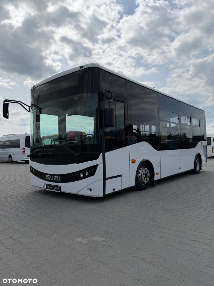 Isuzu Novociti Life 65 miejsc - 3