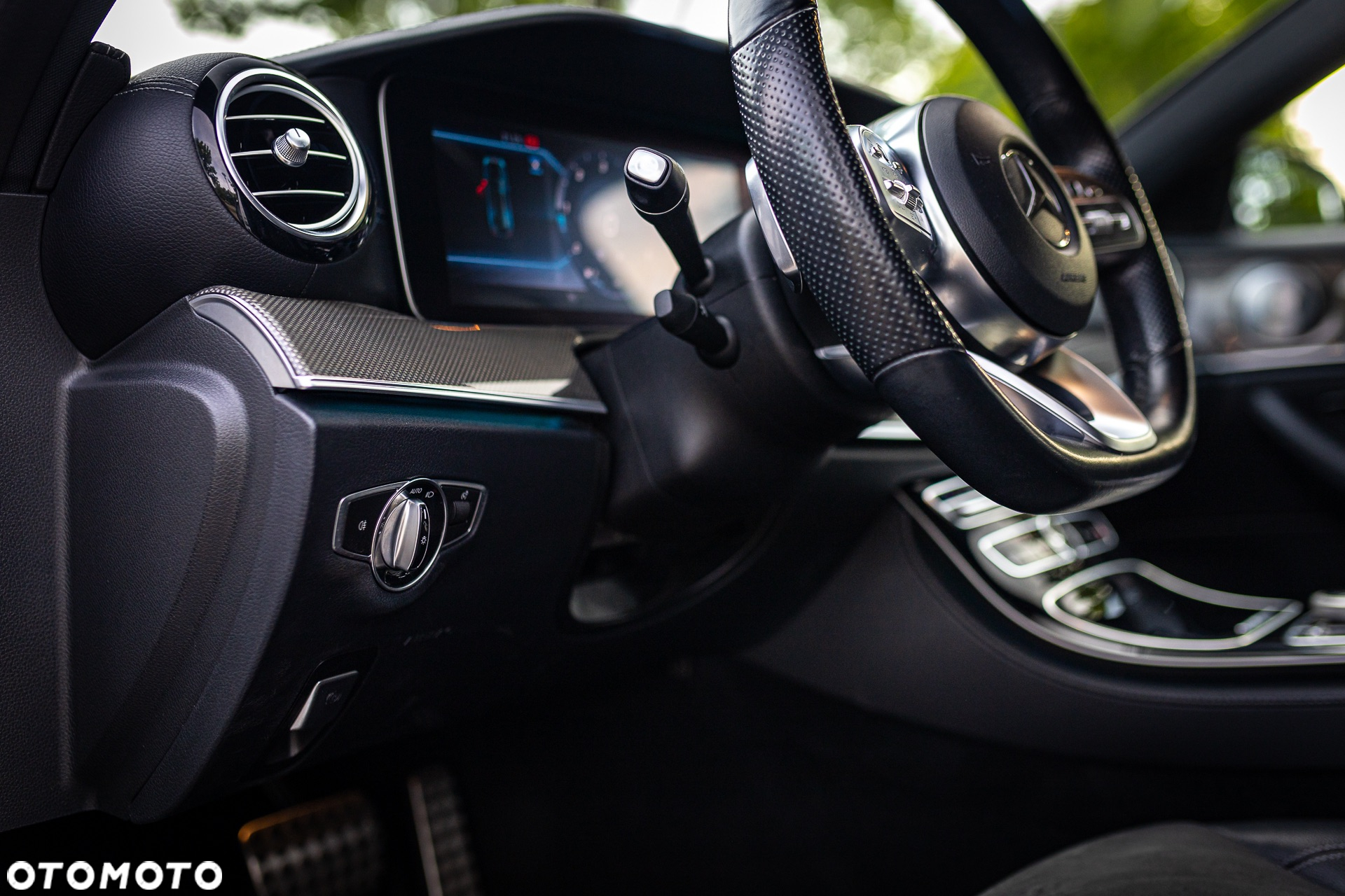Mercedes-Benz Klasa E 220 d 4-Matic 9G-TRONIC - 34