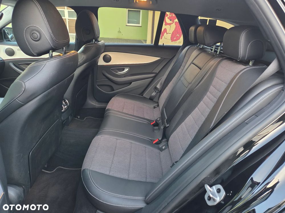 Mercedes-Benz Klasa E 220 d T 9G-TRONIC AMG Line - 20