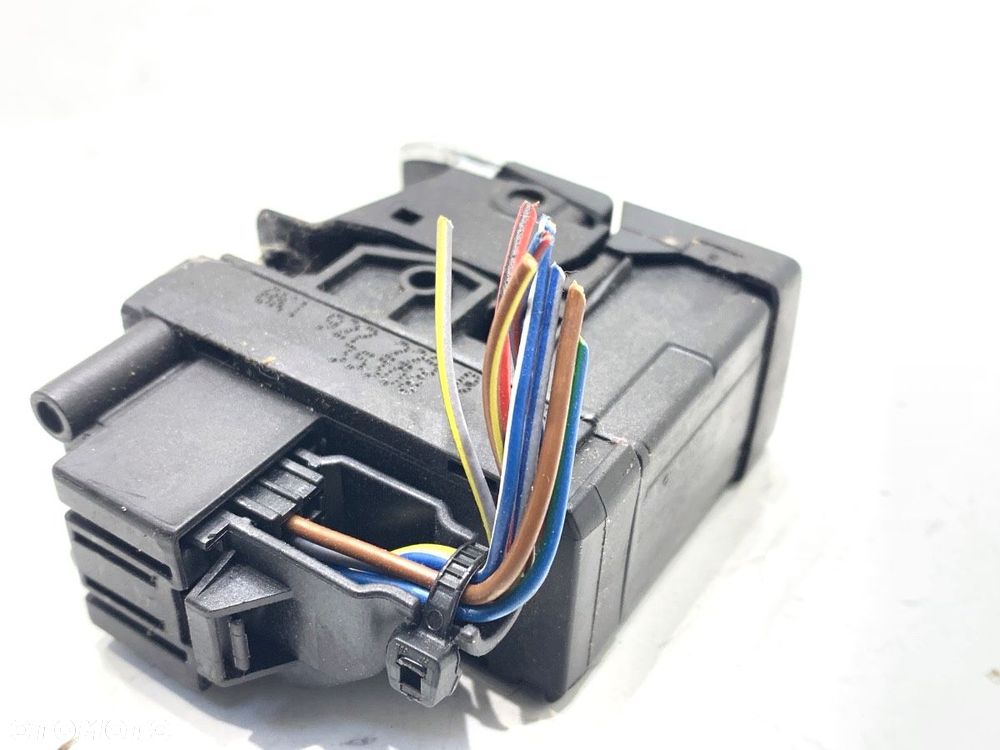 WŁĄCZNIK HAMULCA RĘCZNEGO  AUDI A4 B8 (8K2) 2007 - 2015 2.0 TDI 105 kW [143 KM] olej napędowy - 3