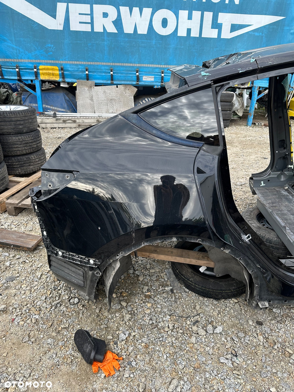 TYLNY PRAWY BŁOTNIK TESLA MODEL Y