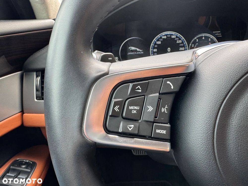 Jaguar XF 25t Portfolio - 21