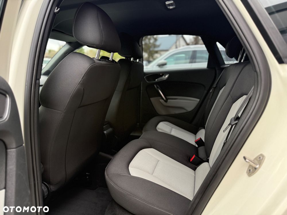 Audi A1 Sportback 1.4 TFSI S tronic S line Sportpaket - 10