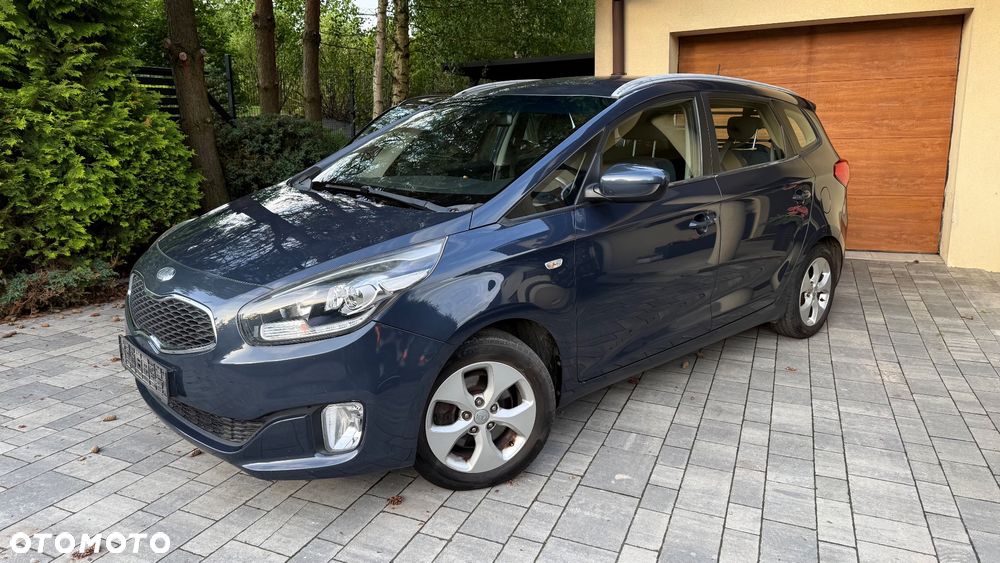 Kia Carens 1.6 GDI Dream Team Edition - 1