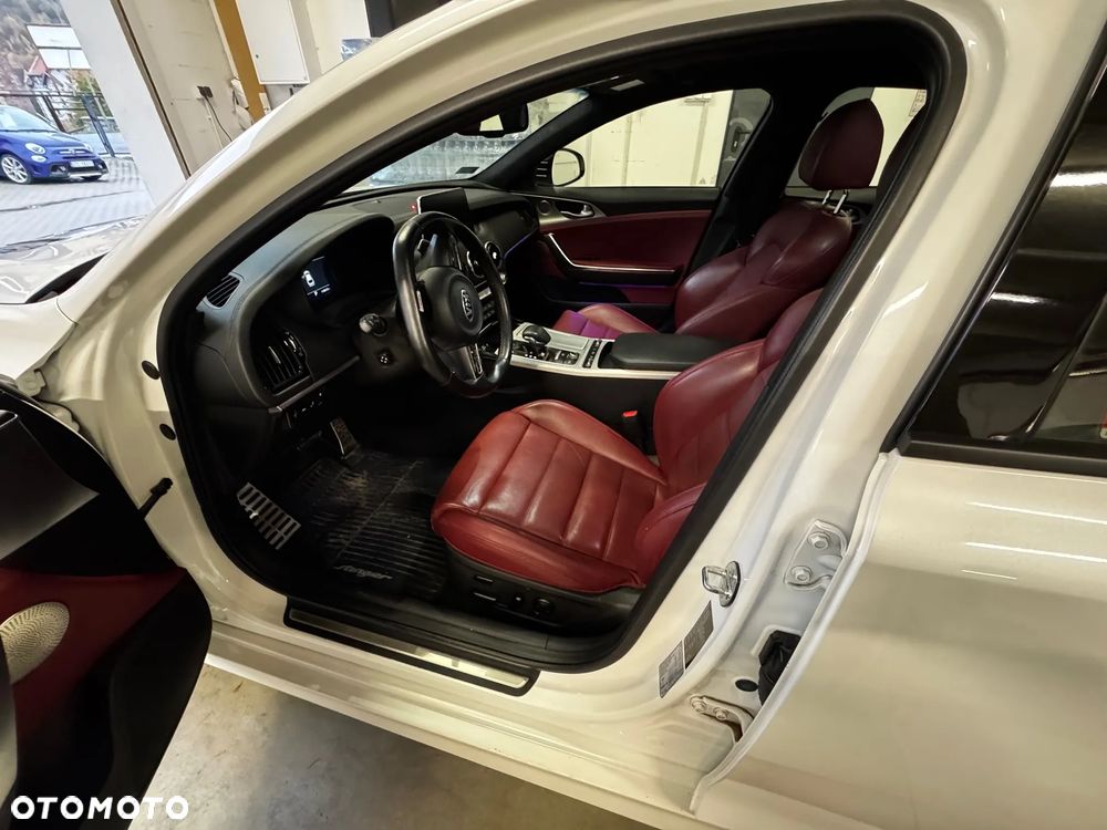 Kia Stinger 3.3 T-GDI V6 GT AWD - 24