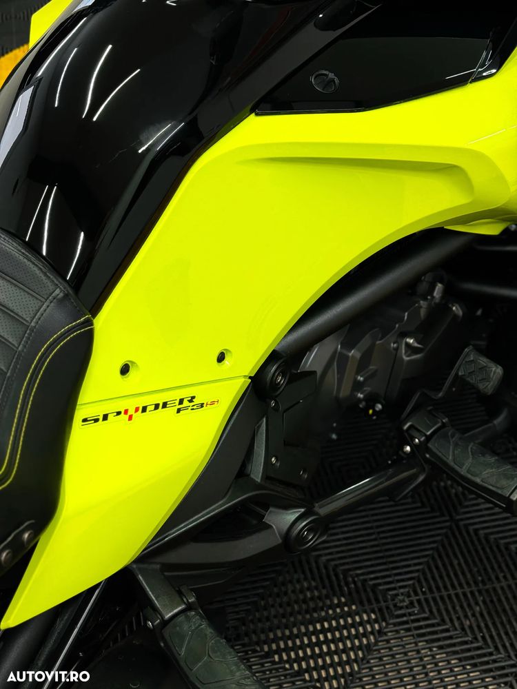 Can-Am Spyder - 21