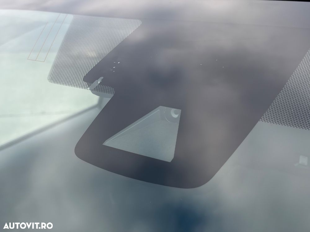 Toyota Prius (Hybrid) Executive - 11