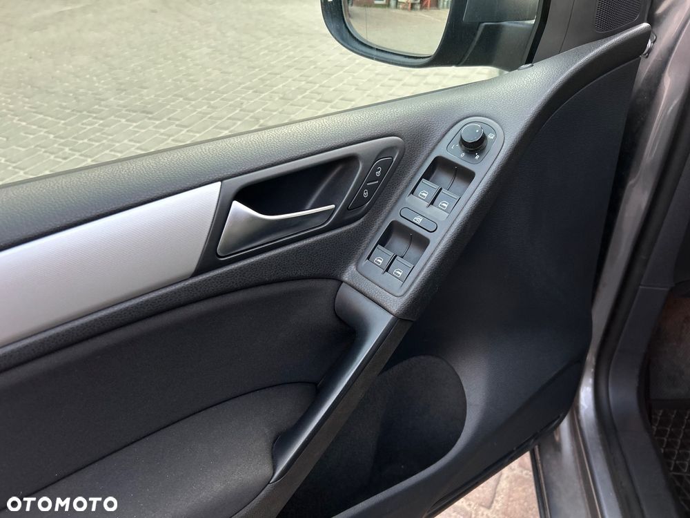 Volkswagen Golf 1.6 TDI DPF Highline - 12
