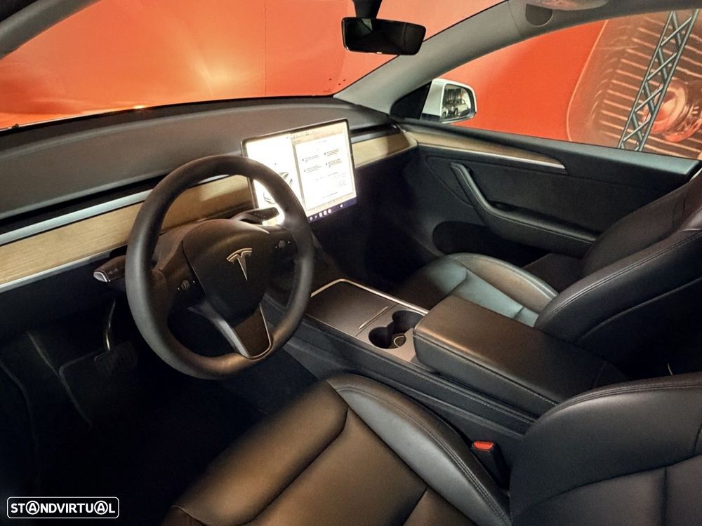 Tesla Model Y Long Range Dual Motor AWD - 6