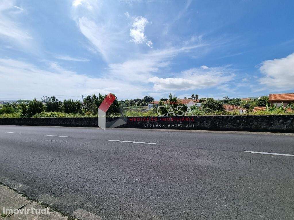 Terreno rústico a 5 minutos do centro da Praia da Vitória - Grande imagem: 3/9