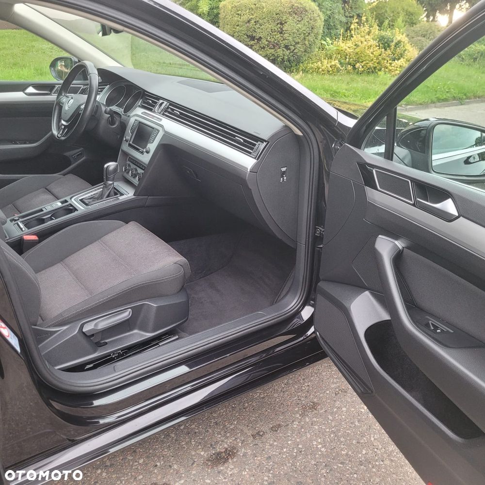 Volkswagen Passat - 12