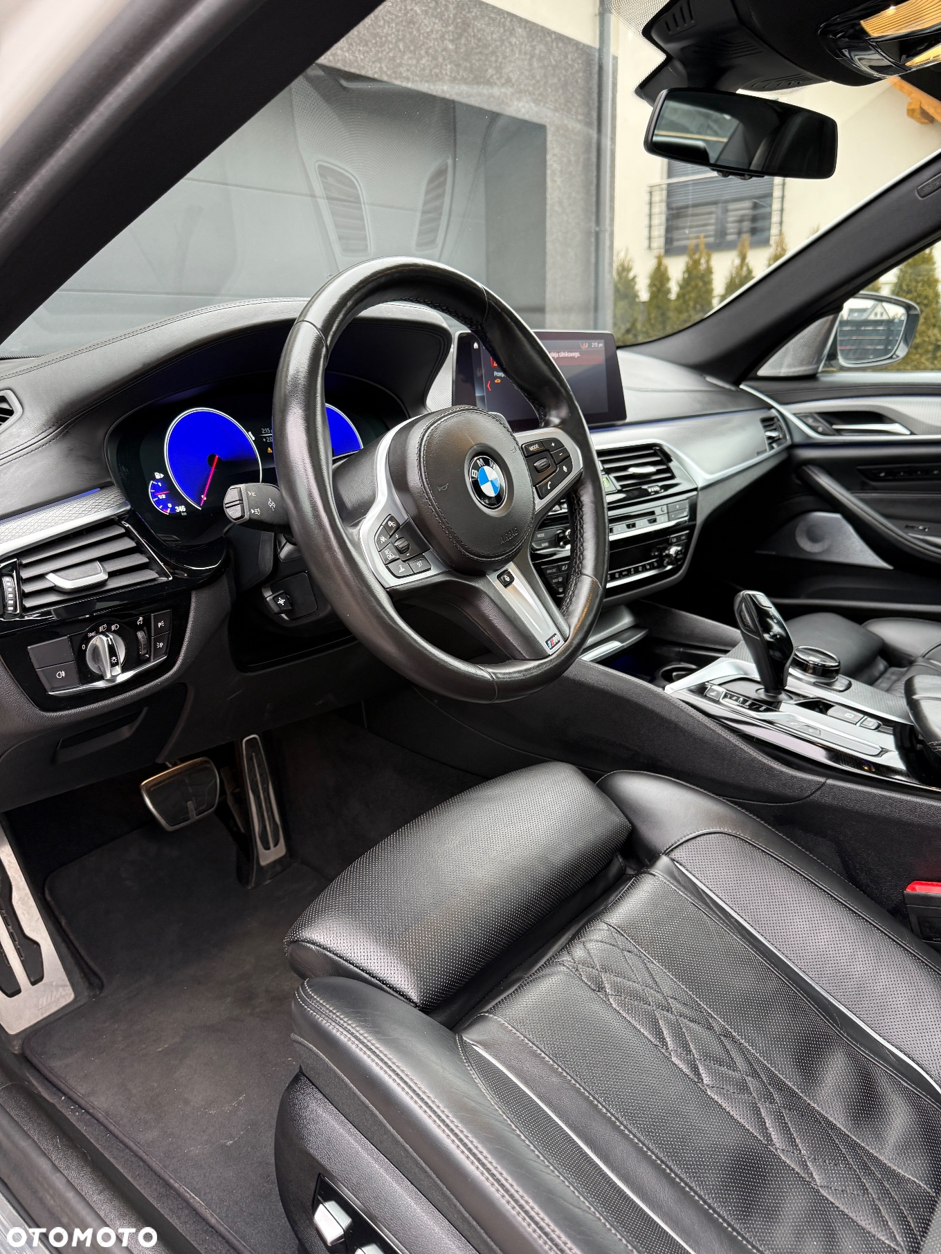 BMW Seria 5 M550i xDrive sport - 15
