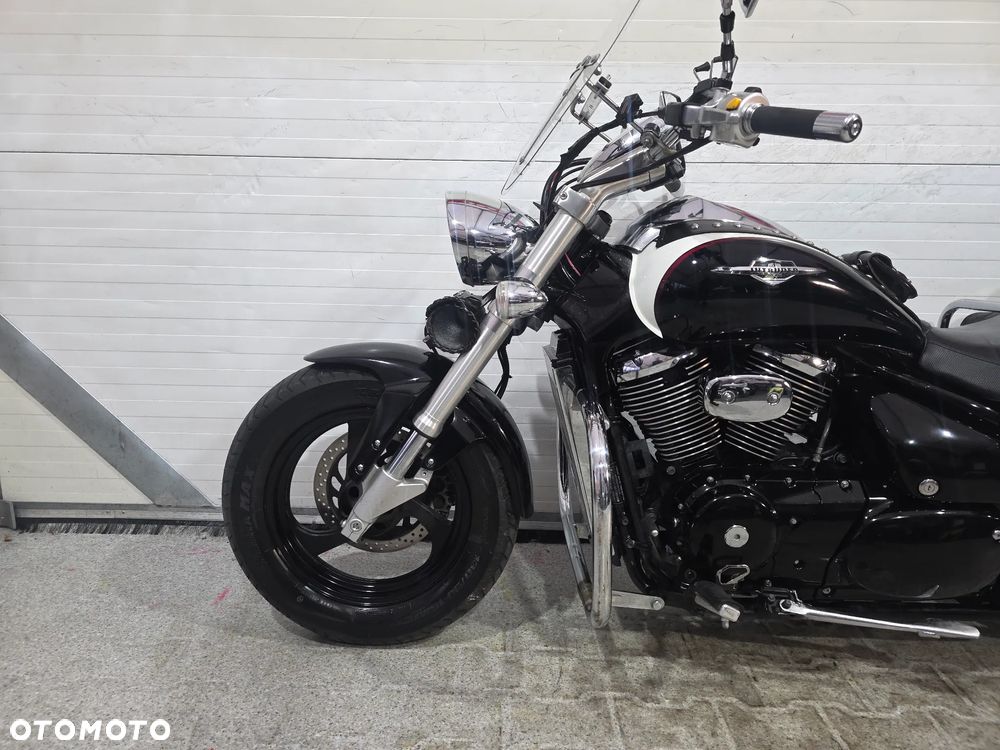 Suzuki Intruder - 10