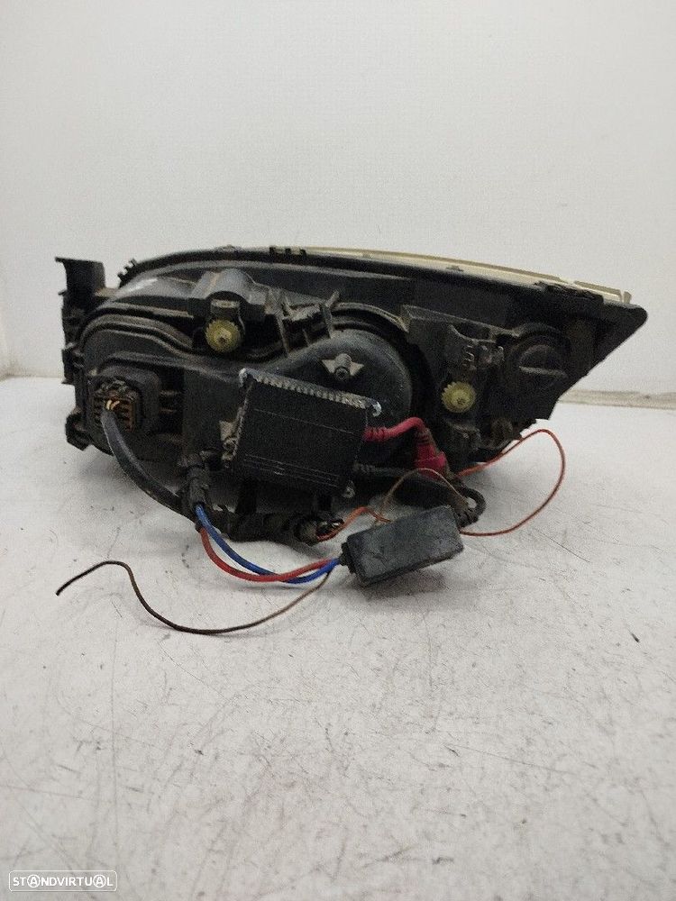 Farol/ Otica Dianteiro Dto Ford Mondeo Iii Três Volumes (B4y) - 1