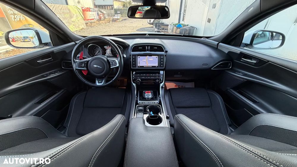 Jaguar XE 20d Aut. R-Sport Ingenium Edition - 9