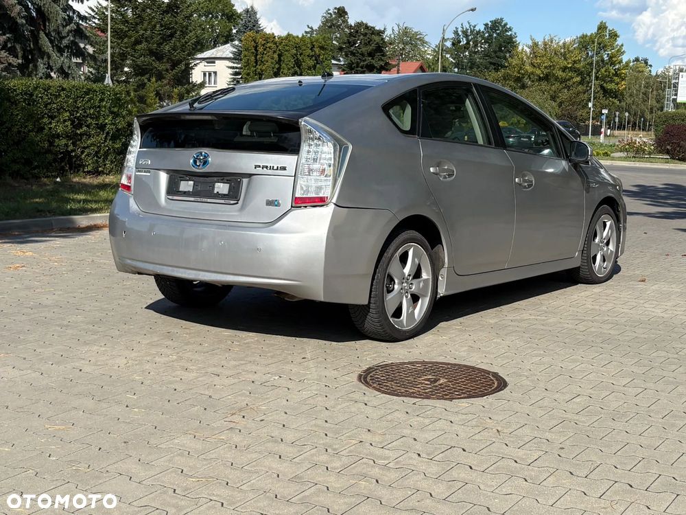 Toyota Prius (Hybrid) Executive - 4