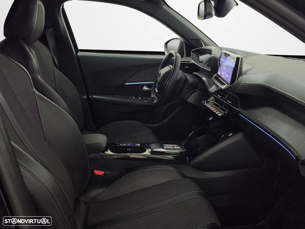 Peugeot e-2008 GT - 12