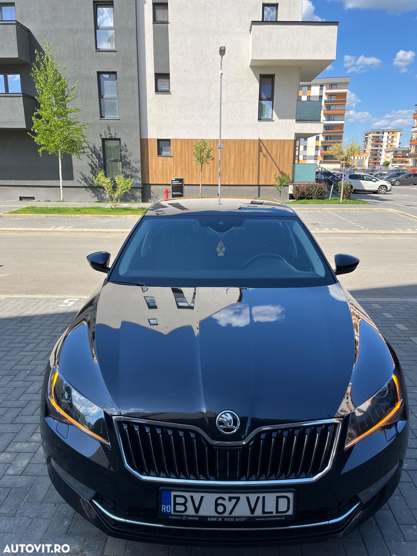 Skoda Superb 2.0 TDI DSG Ambition - 1