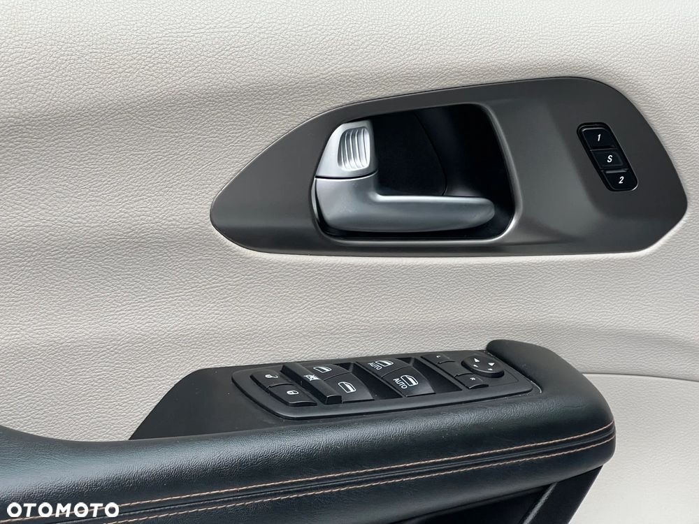 Chrysler Pacifica - 17