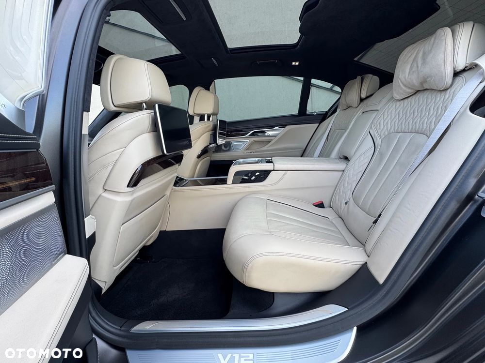 BMW Seria 7 M760Li xDrive - 24
