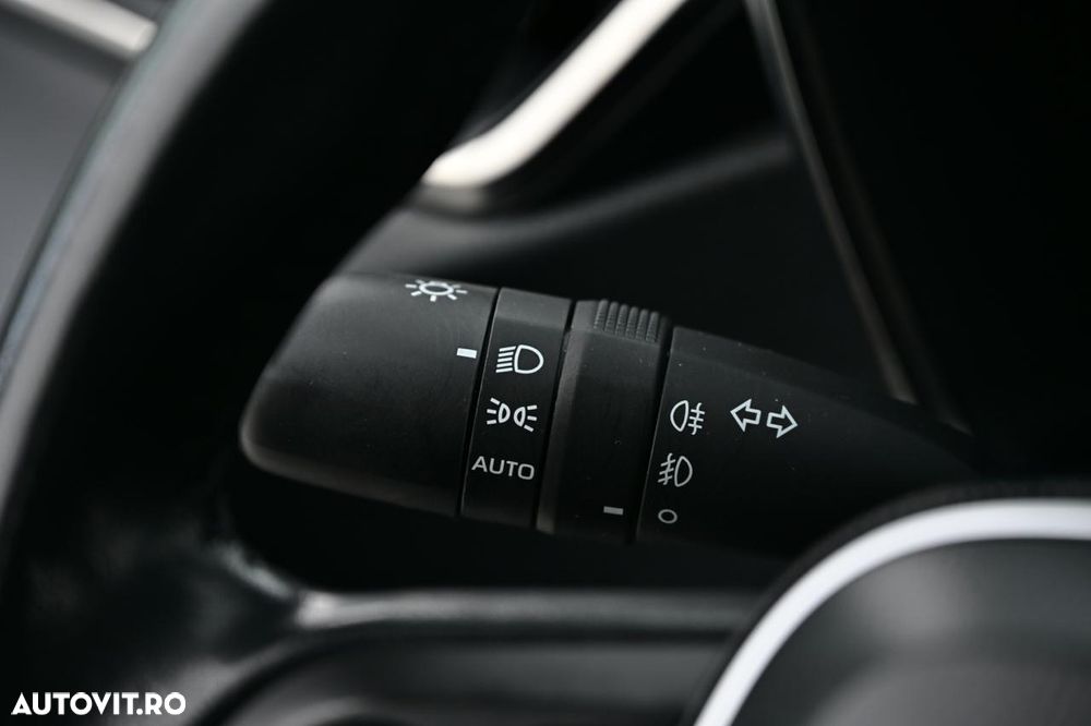 Toyota Corolla 1.8 Hybrid Business Edition - 32