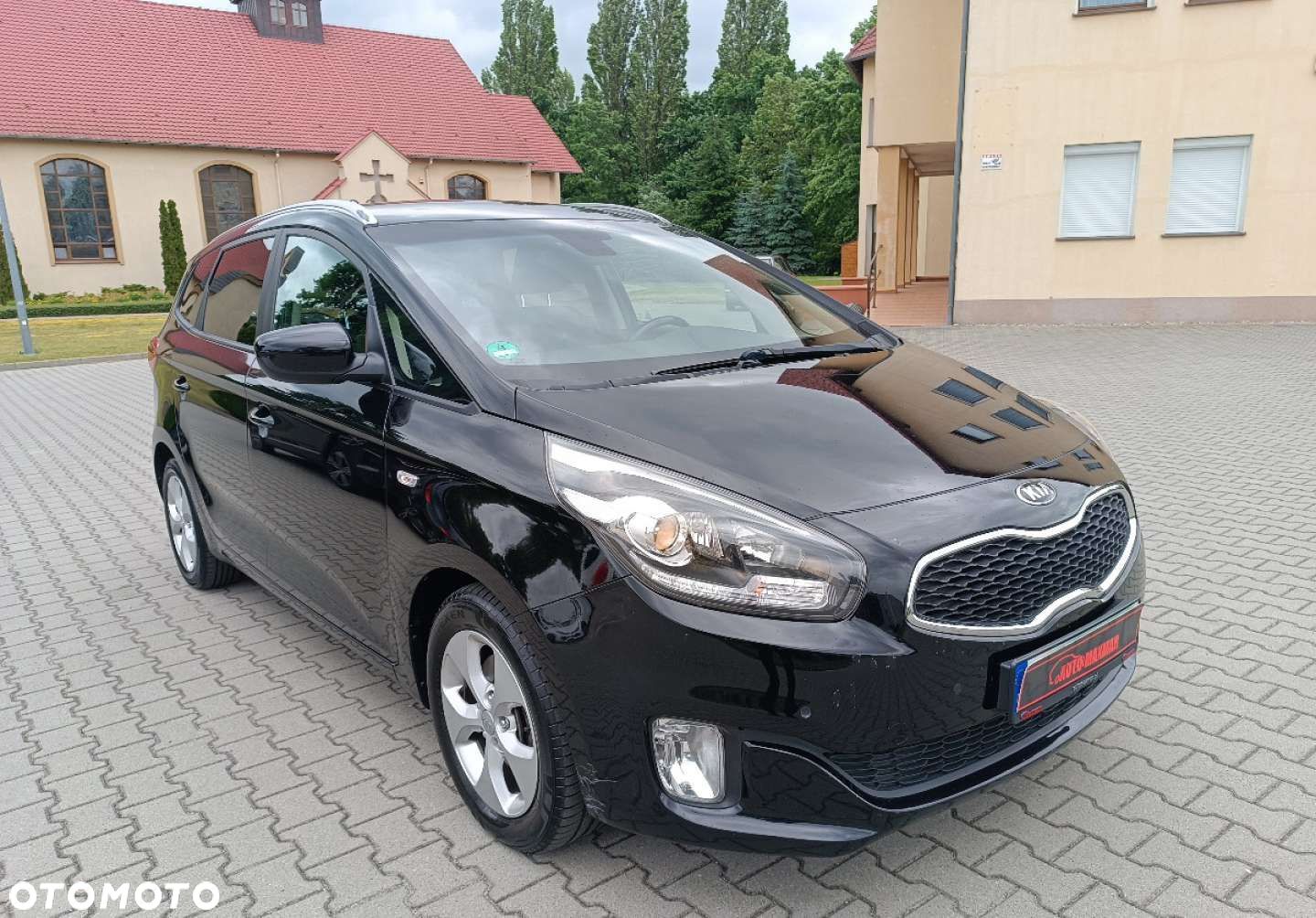 Kia Carens - 1
