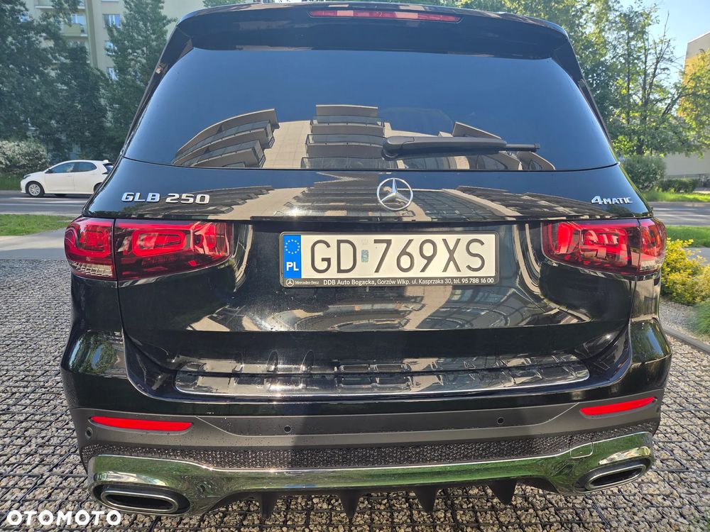 Mercedes-Benz GLB 250 4-Matic AMG Line 8G-DCT - 6