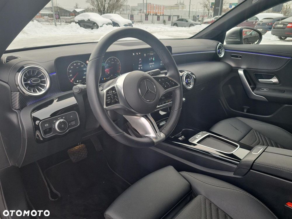 Mercedes-Benz CLA - 12