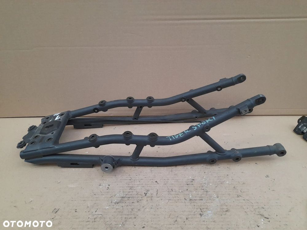 TRIUMPH TIGER SPORT 1050 16- STELAŻ TYŁ - 4