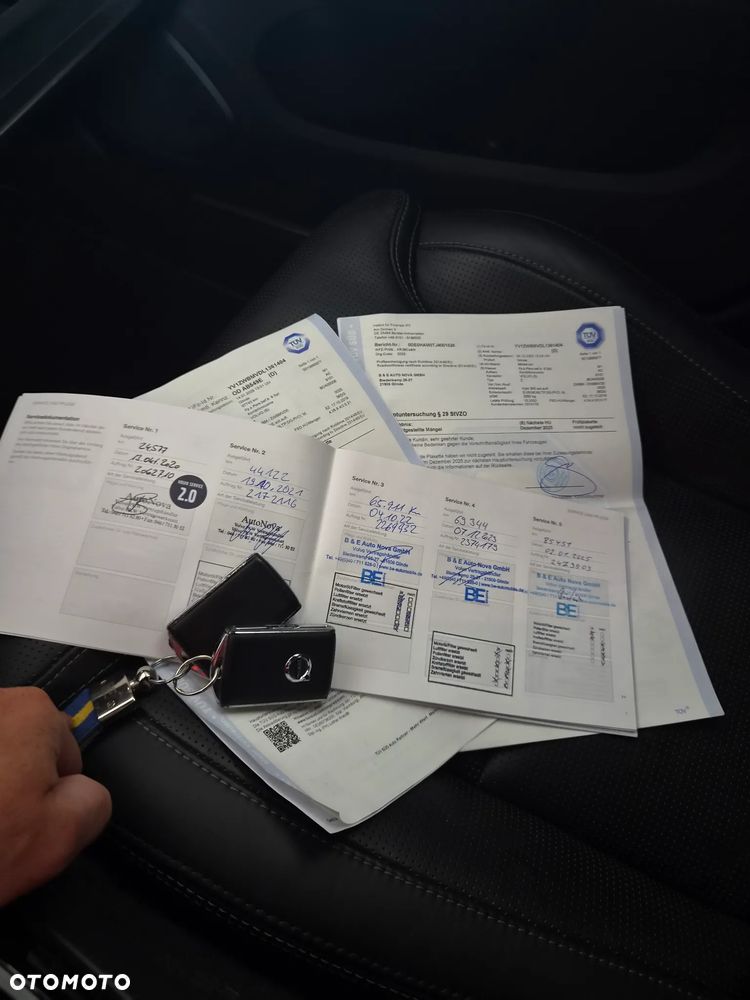 Volvo V60 T8 AWD Plug-In Hybrid R-Design - 26