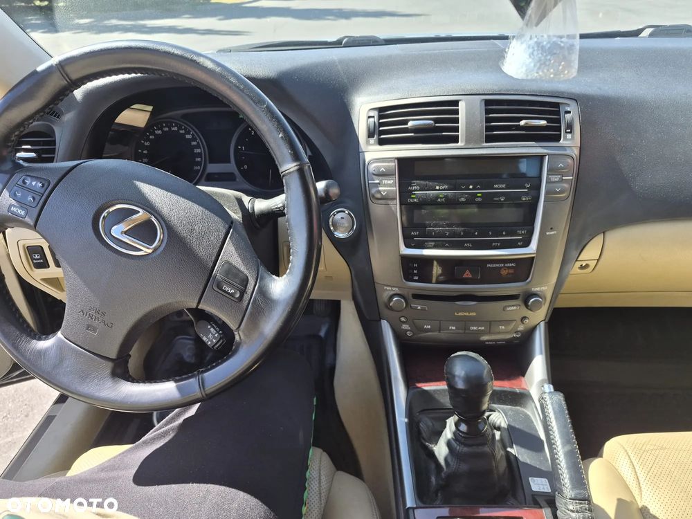Lexus IS 220 D Prestige - 7