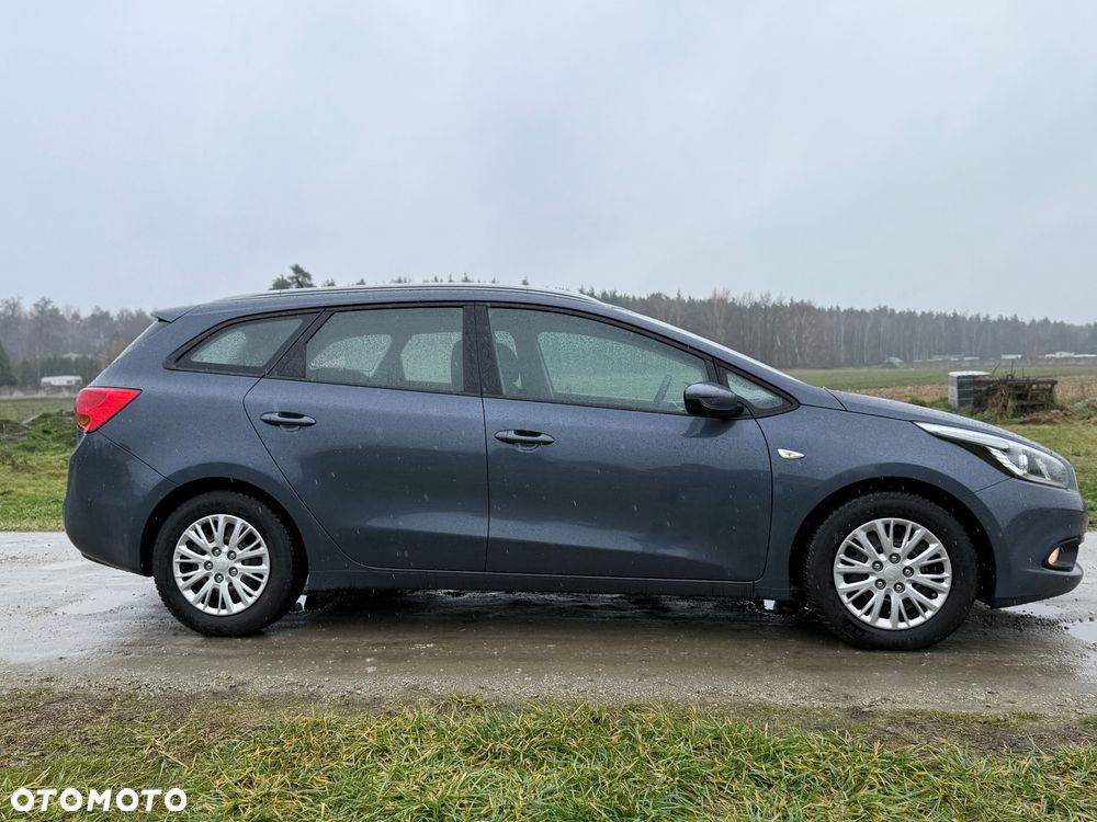 Kia Ceed 1.6 CRDi 128 Dream Team Edition - 2