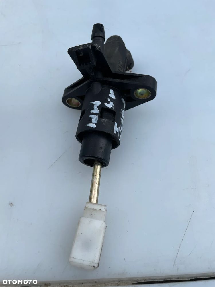 Pompka sprzęgła vw Polo 9N Skoda Fabia I 6Q0721388A