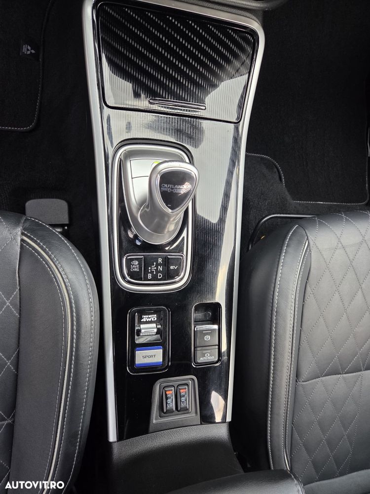 Mitsubishi Outlander 2.4 4WD Diamant+ - 34