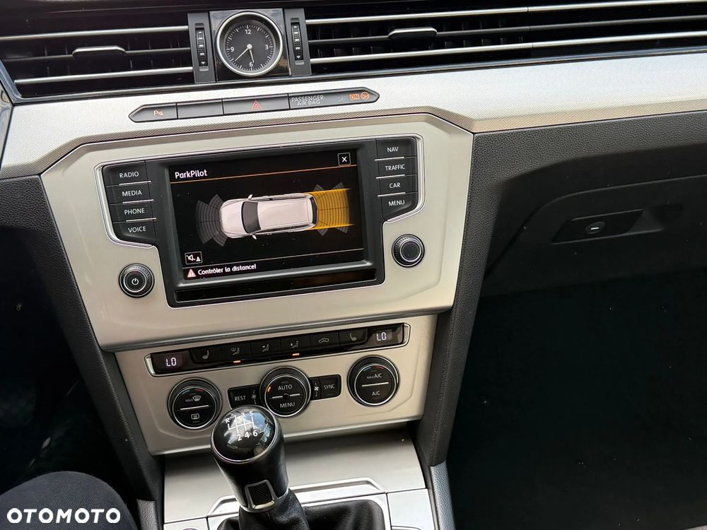 Volkswagen Passat 1.6 TDI (BlueMotion Technology) Comfortline - 23