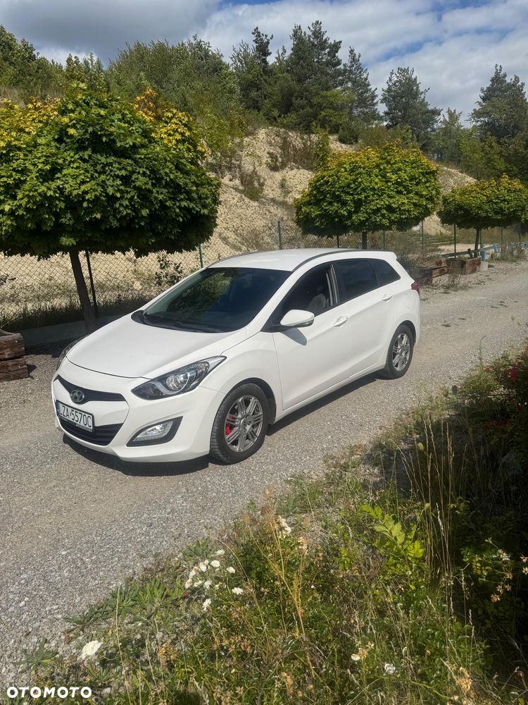 Hyundai i30 blue Kombi 1.6 CRDi Classic Navigation - 1