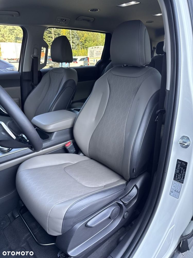Kia Carnival - 17