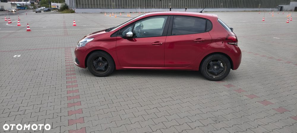 Peugeot 208 - 4