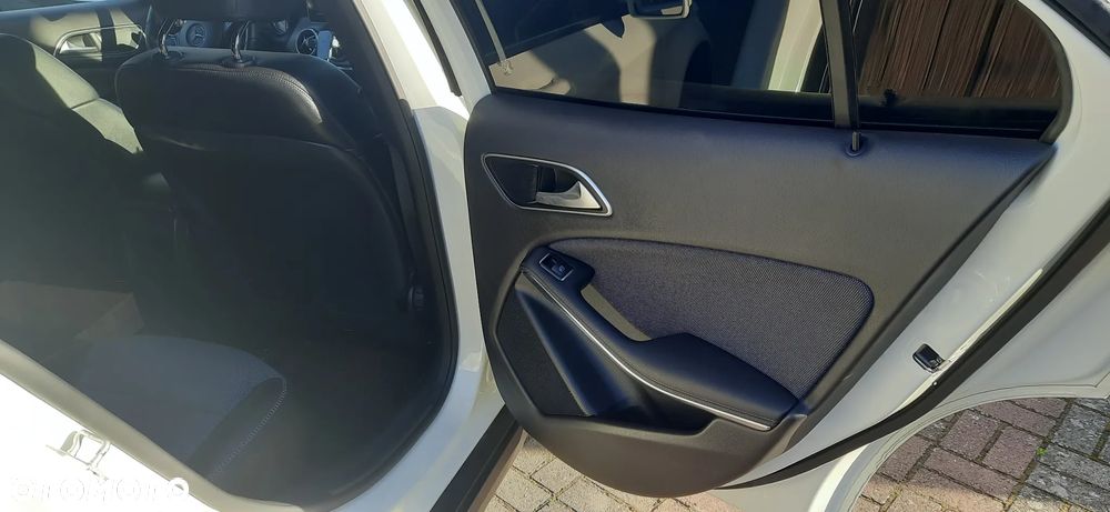 Mercedes-Benz GLA 180 d - 11