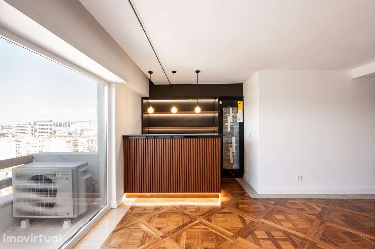 Apartamento T4 com estacionamento, Laranjeiras, Lisboa - Grande imagem: 3/31