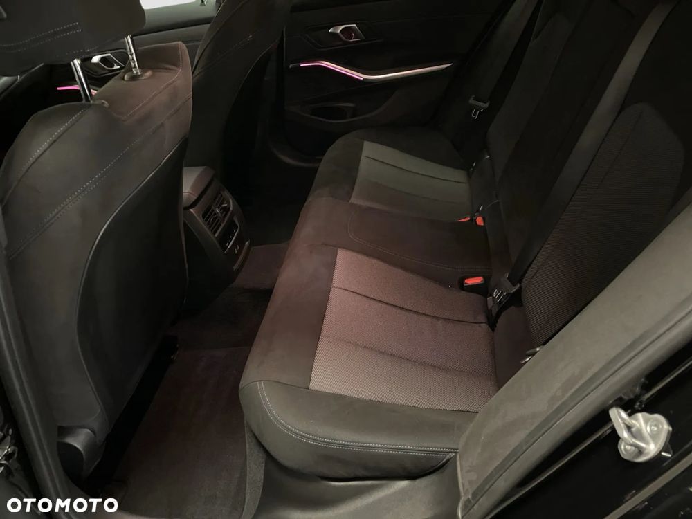 BMW Seria 3 320i xDrive M Sport - 15