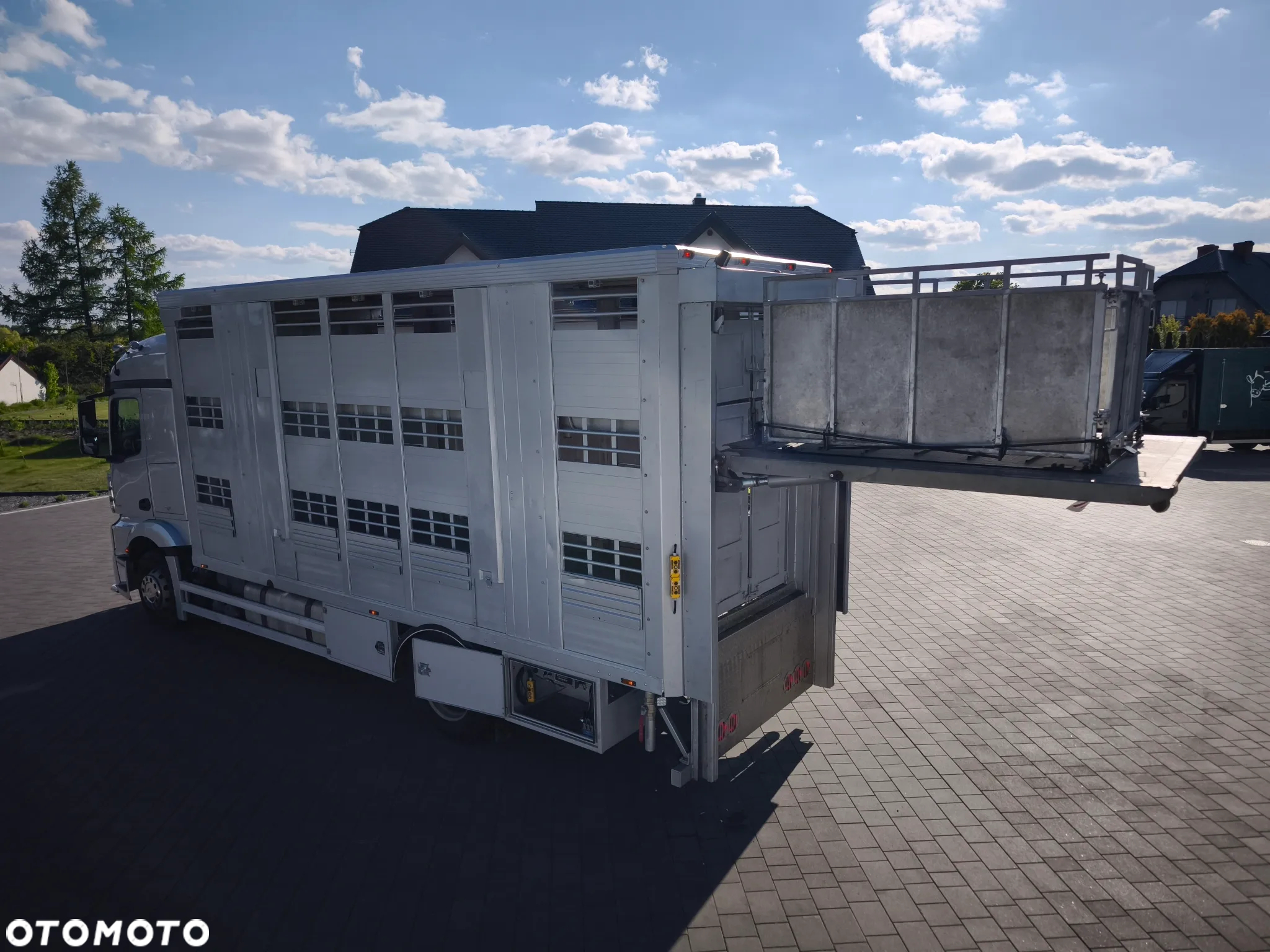Mercedes-Benz ACTROS - 12